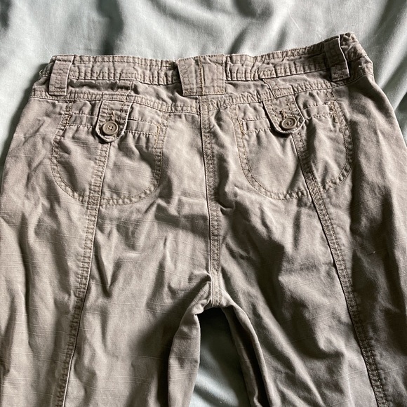 ✨90S VINTAGE LOW RISE GREEN CARGO CAPRIS✨ - Picture 6 of 9